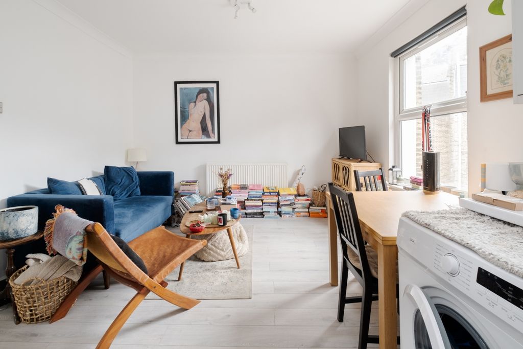 Property photo 1 of 13 Amhurst Road