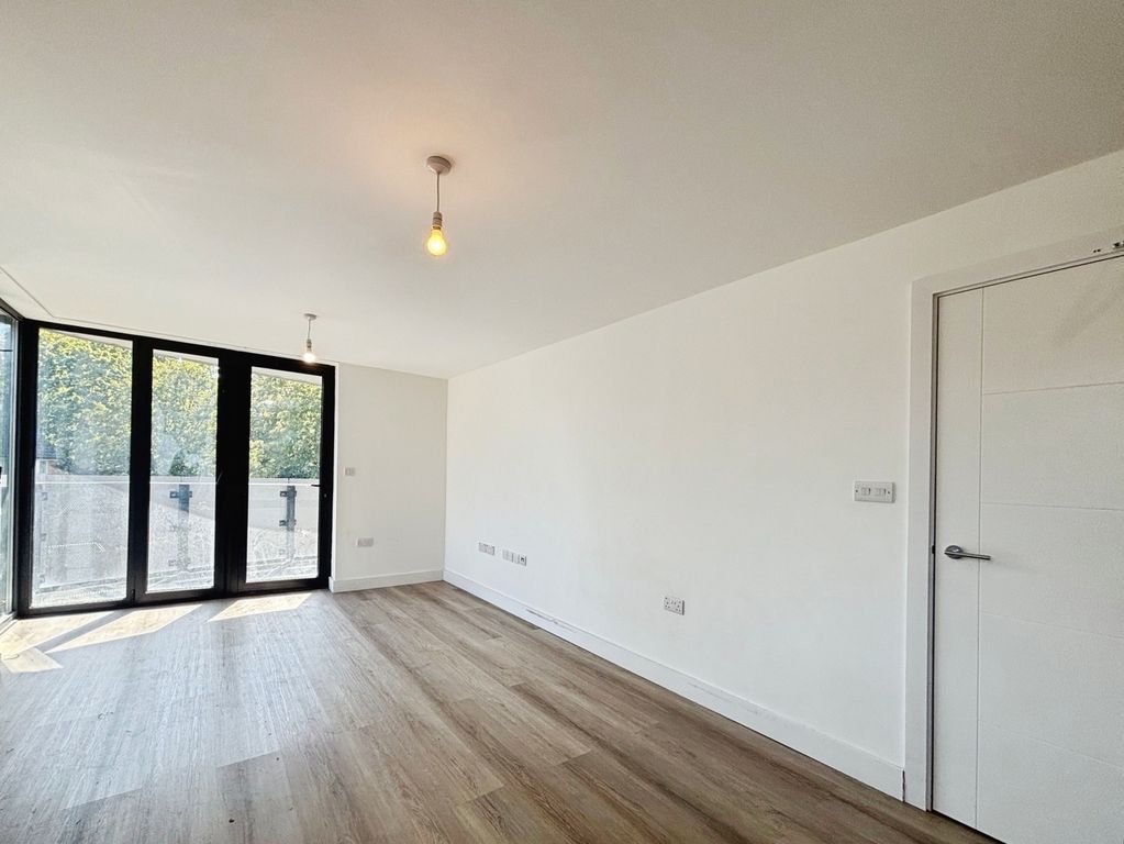 Property photo 3 of 11 Pbox-Img.Jpg