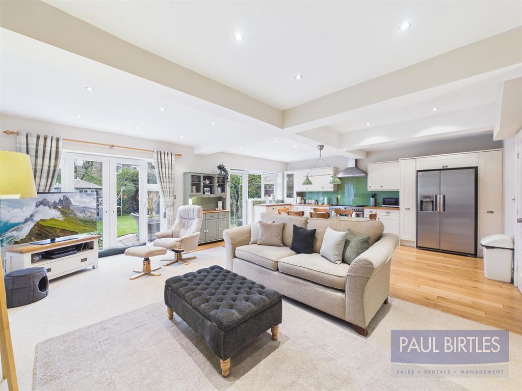 Property photo 3 of 28 Cam04378G0-Pr0312-Still027.Jpg