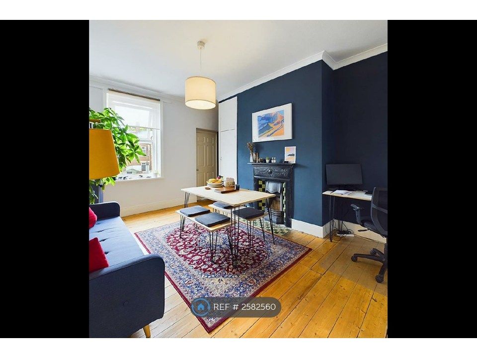 Property photo 2 of 7 Living / Dining Room