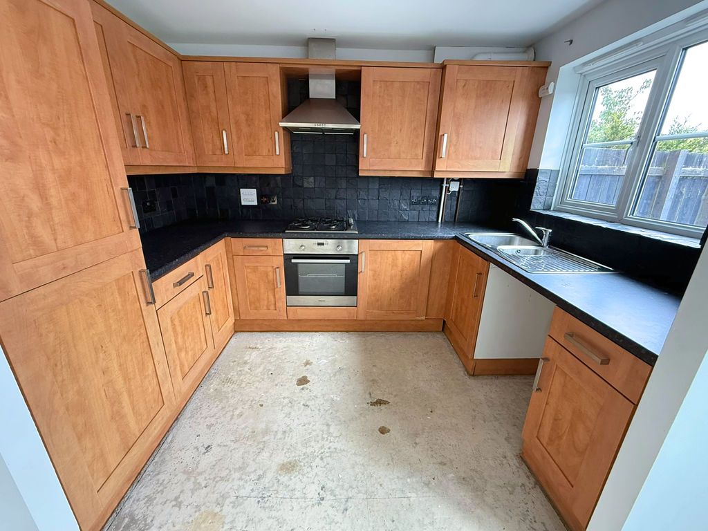 Property photo 3 of 12 Kitchen