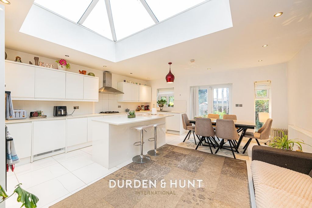 Property photo 2 of 32 Donington-22.Jpg