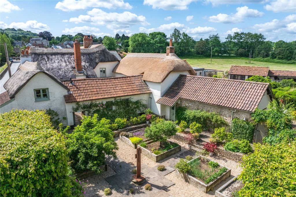 Property photo 2 of 32 Bridge Farm