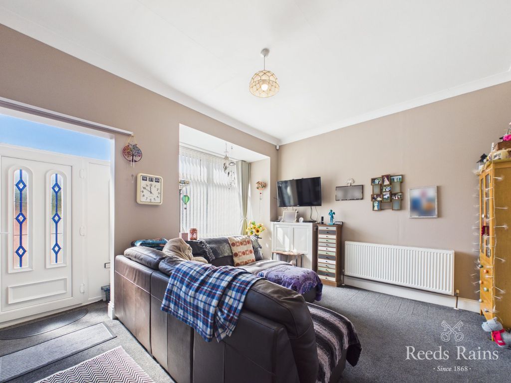 Property photo 2 of 16 Sitting Room