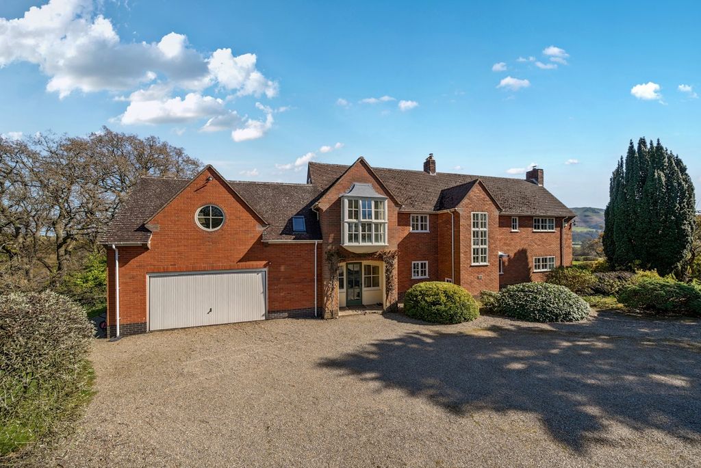 Property photo 1 of 40 The Oaks Front