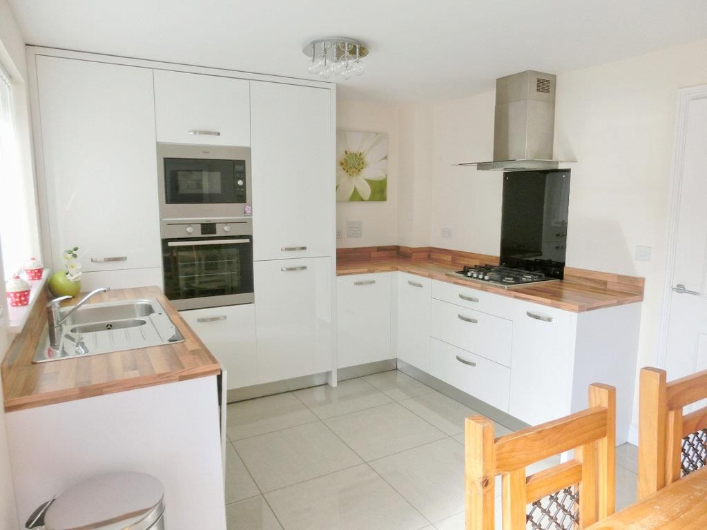 Property photo 2 of 8 Kit_Lzn.Jpg