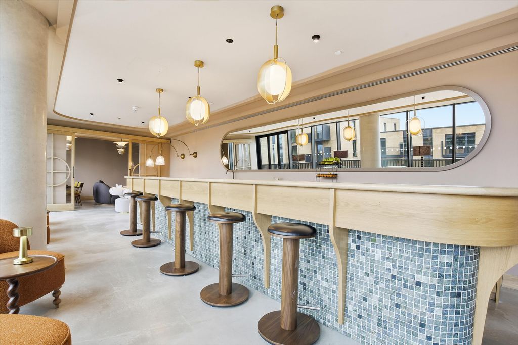 Property photo 3 of 24 Image