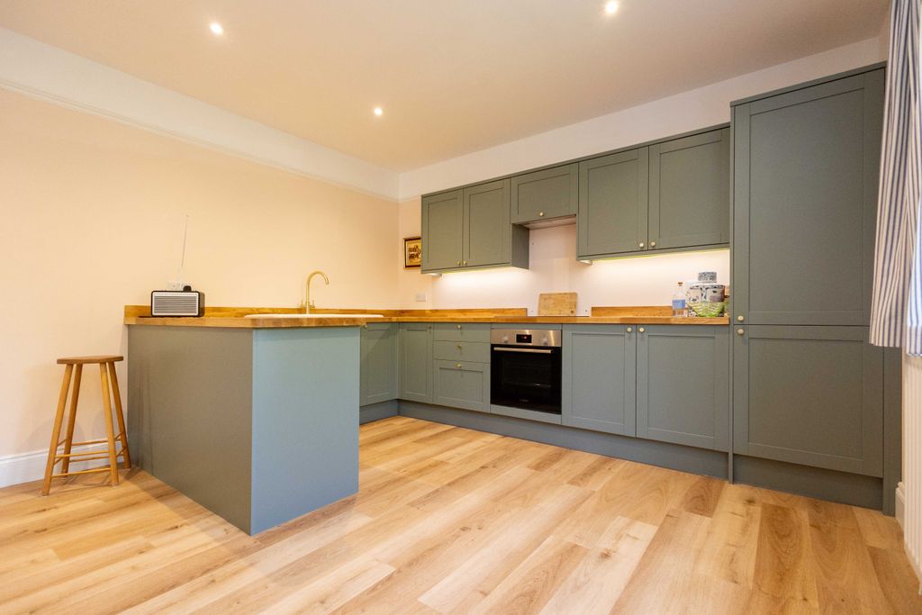 Property photo 2 of 18 Kitchen