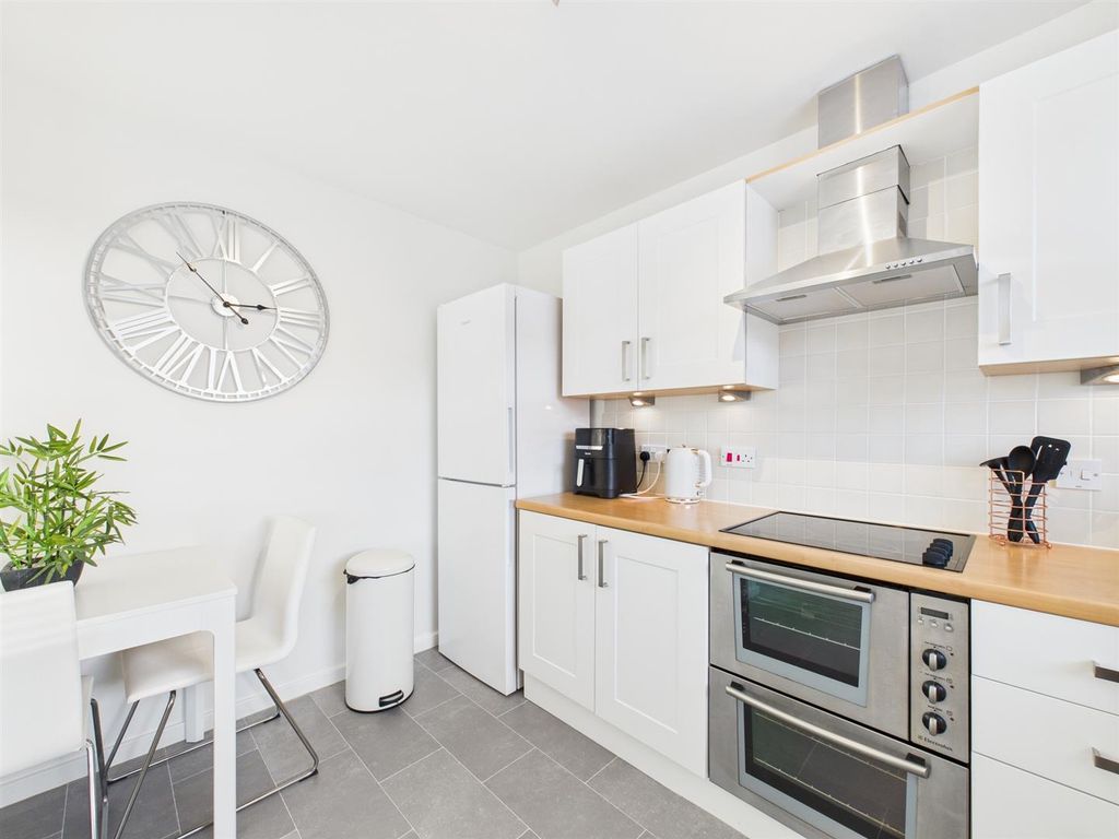 Property photo 3 of 9 Cam02435G0-Pr0086-Still011.Jpg