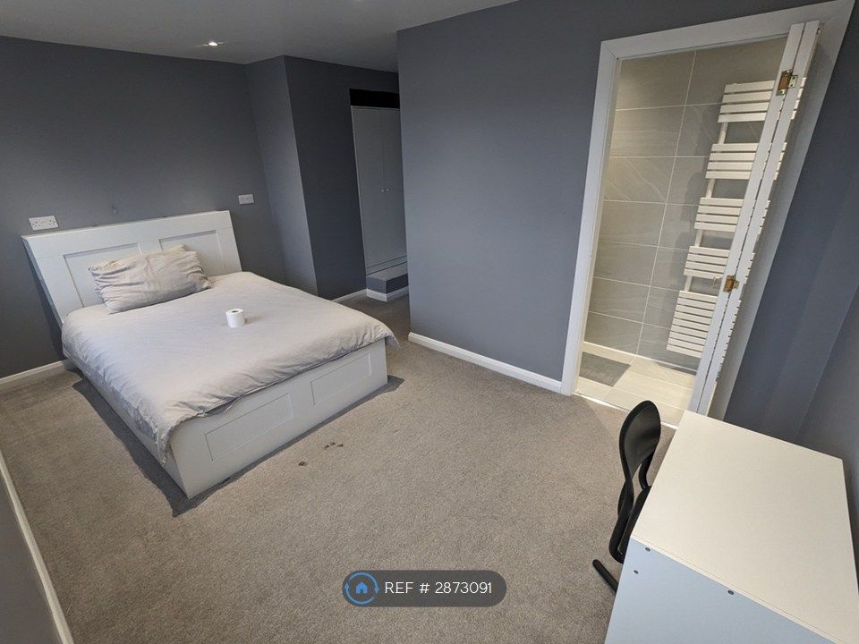 Property photo 3 of 32 En-Suite 1