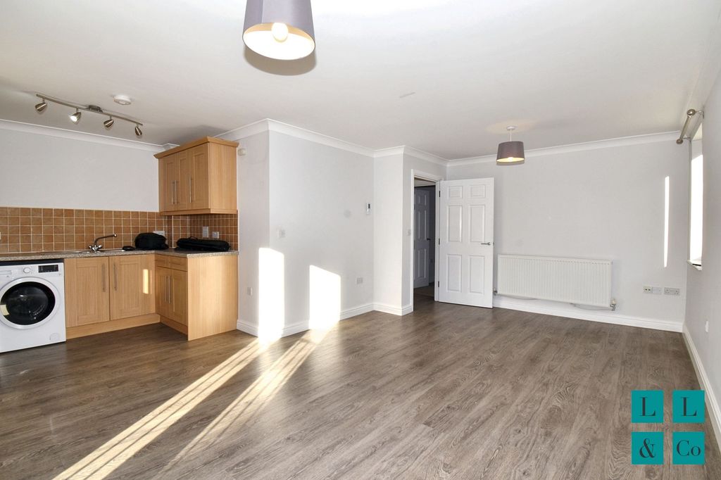 Property photo 3 of 14 Open Plan
