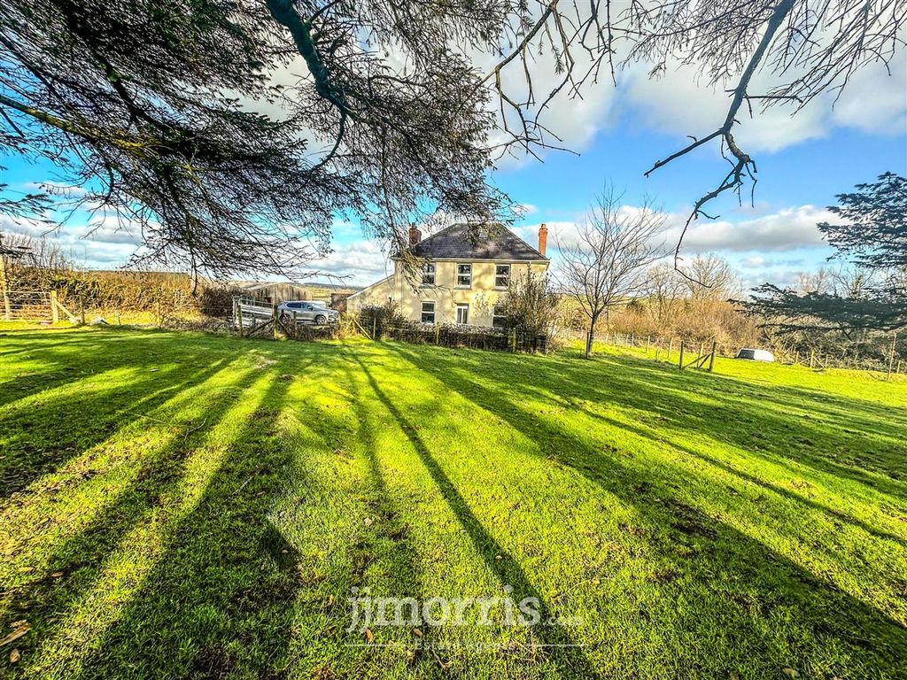 Property photo 2 of 44 Ty Clyn Description