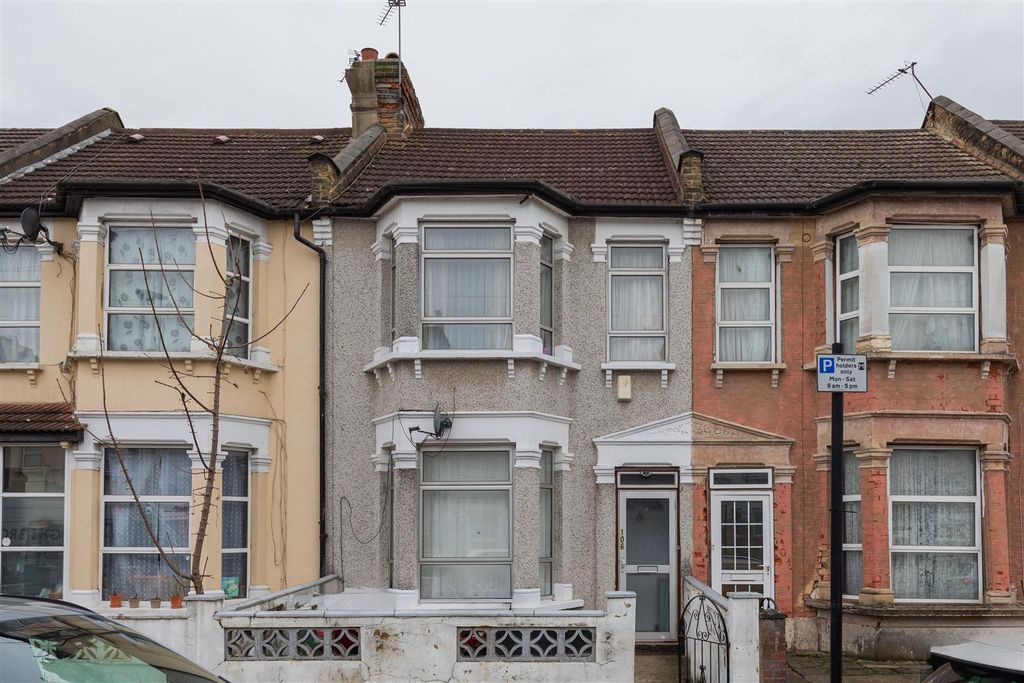 Property photo 1 of 17 Meanley Road, E12