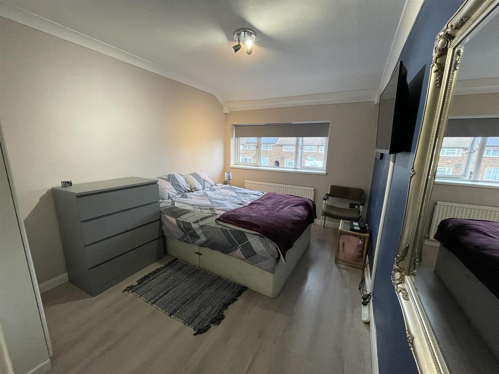 Property photo 1 of 7 Room