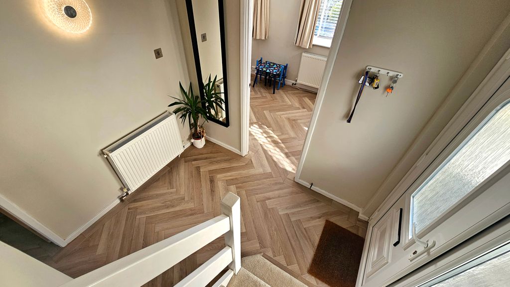 Property photo 3 of 22 Entrance Hall