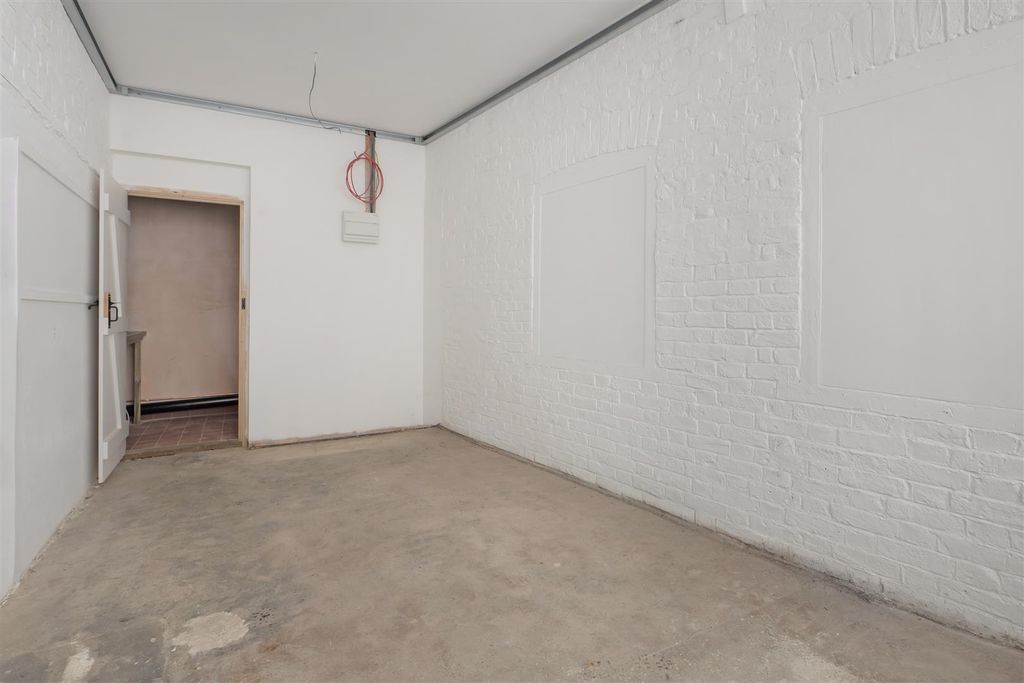 Property photo 3 of 8 Sea Wall, Whitstable