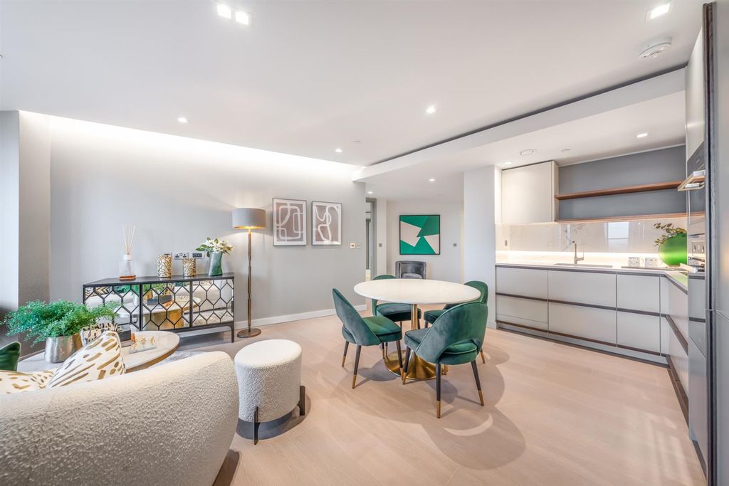 Property photo 1 of 31 Contemporary Open-Plan Kitchen With Integrated App