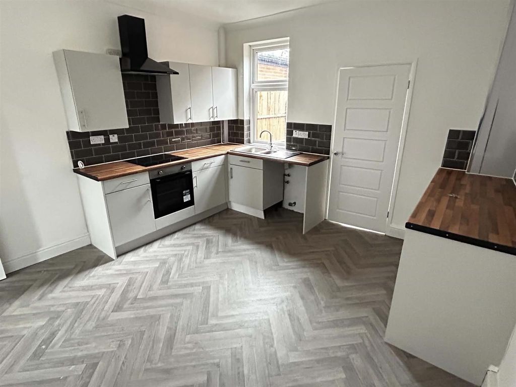 Property photo 3 of 7 Dining Kitche