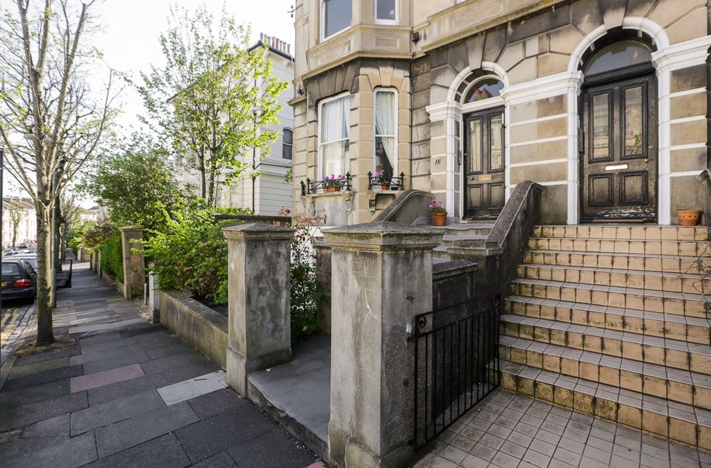 Property photo 1 of 11