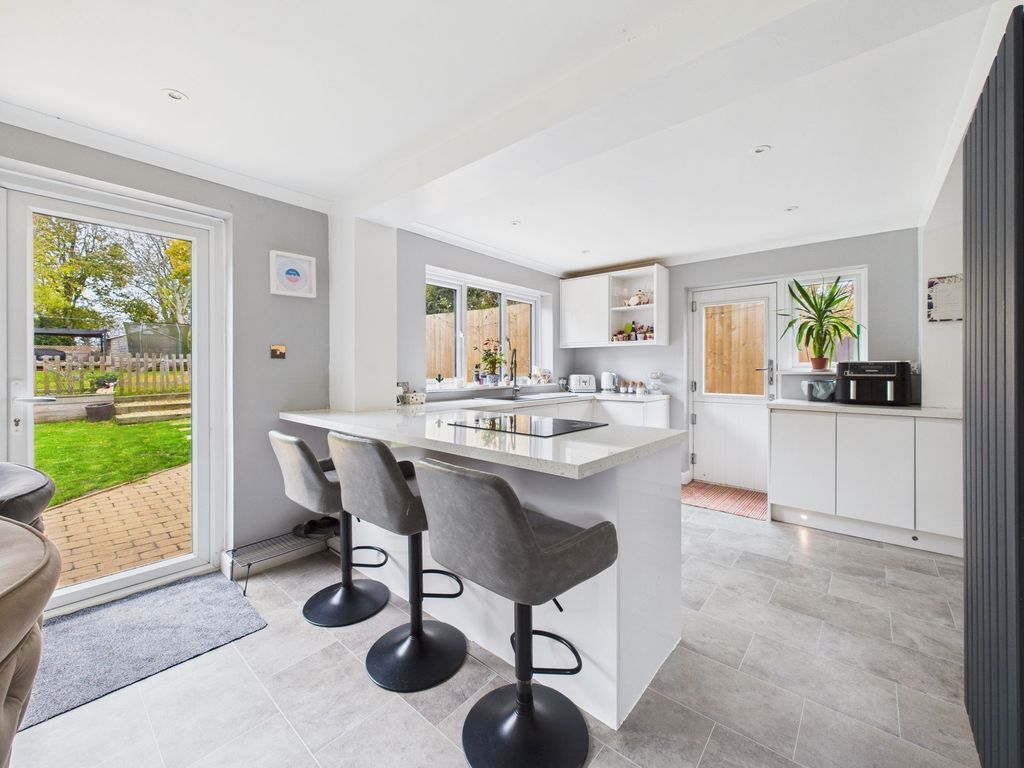 Property photo 3 of 37