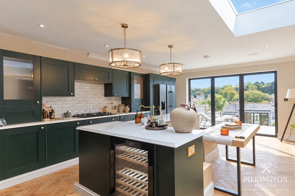 Property photo 1 of 14 5591400