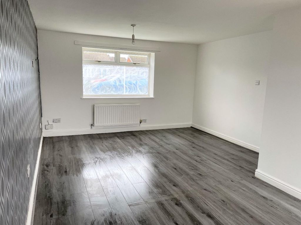 Property photo 3 of 9 Lounge