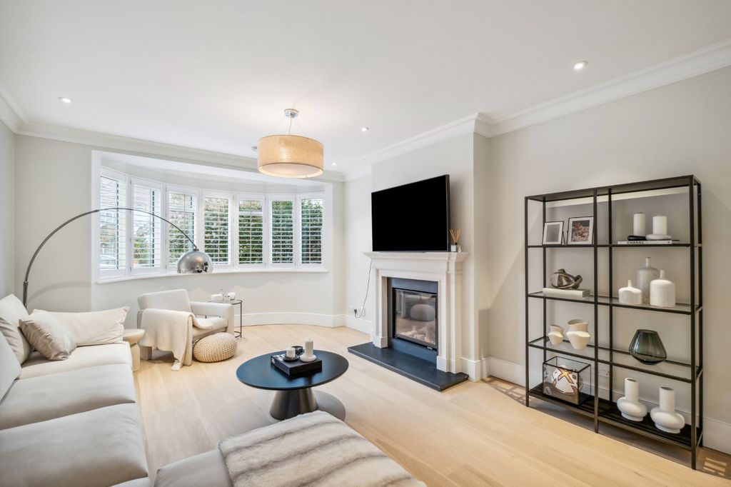 Property photo 3 of 24 Reception