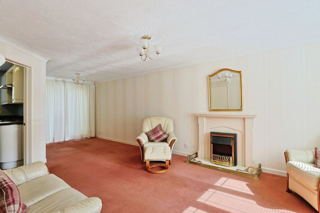 Property photo 3 of 14 Lounge/Diner