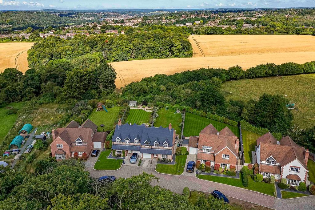 Property photo 2 of 22