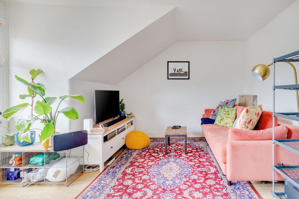 Property photo 2 of 10 Glebe Road