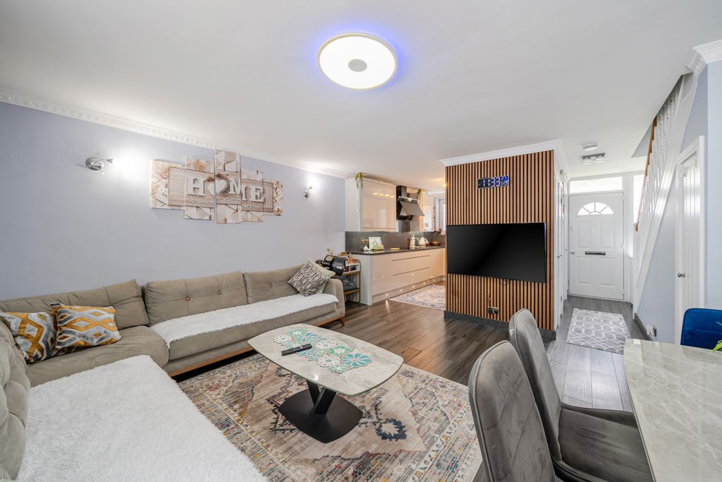 Property photo 3 of 25 1469223-9-6A196E6...