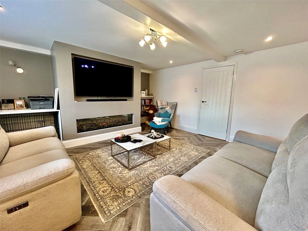 Property photo 2 of 14 Lounge