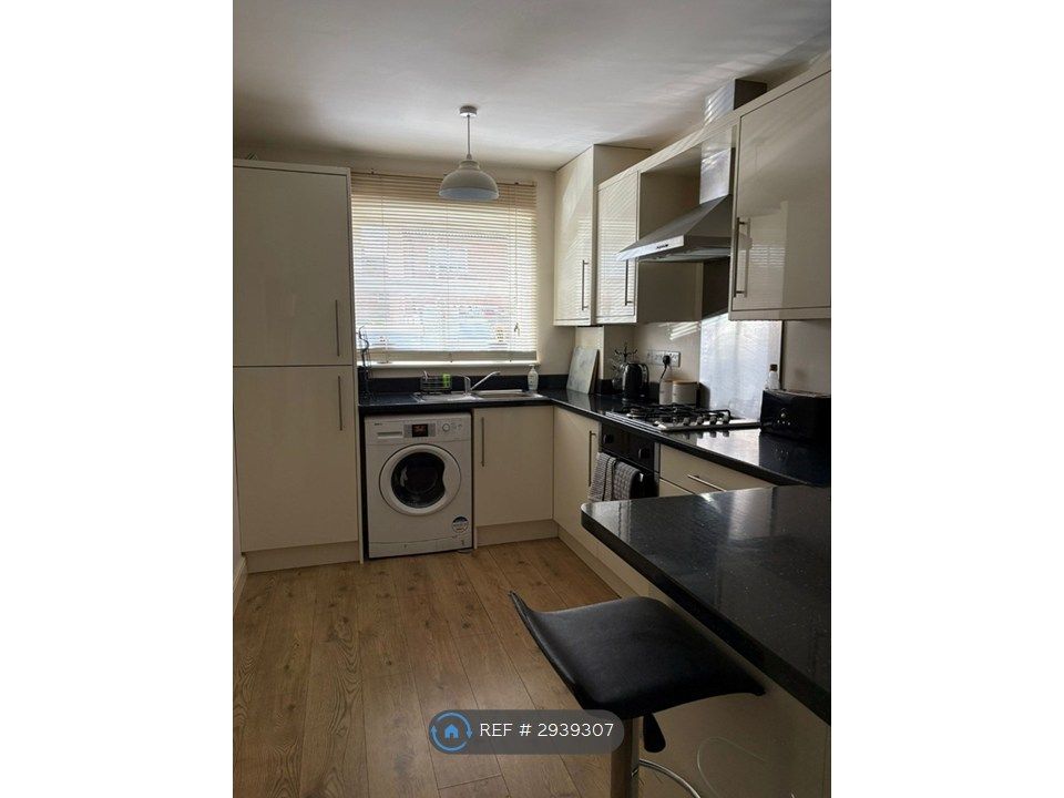 Property photo 3 of 19 Kitchen