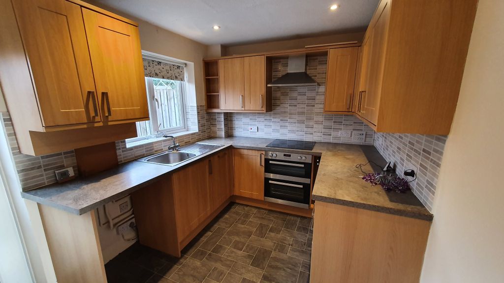 Property photo 3 of 6 Kitchen