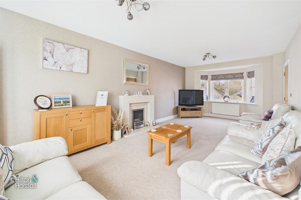 Property photo 2 of 22 Grenfell Gardens