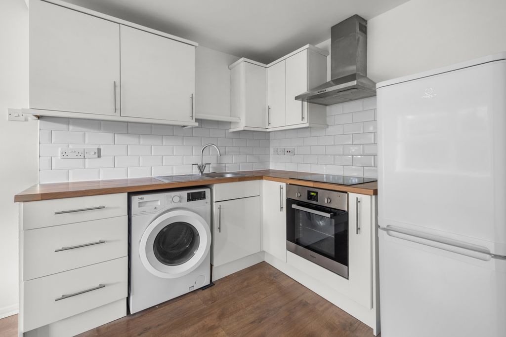 Property photo 3 of 6 Picture No. 17