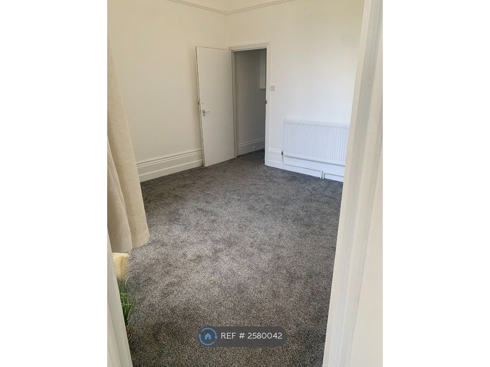 Property photo 3 of 12 Front Room