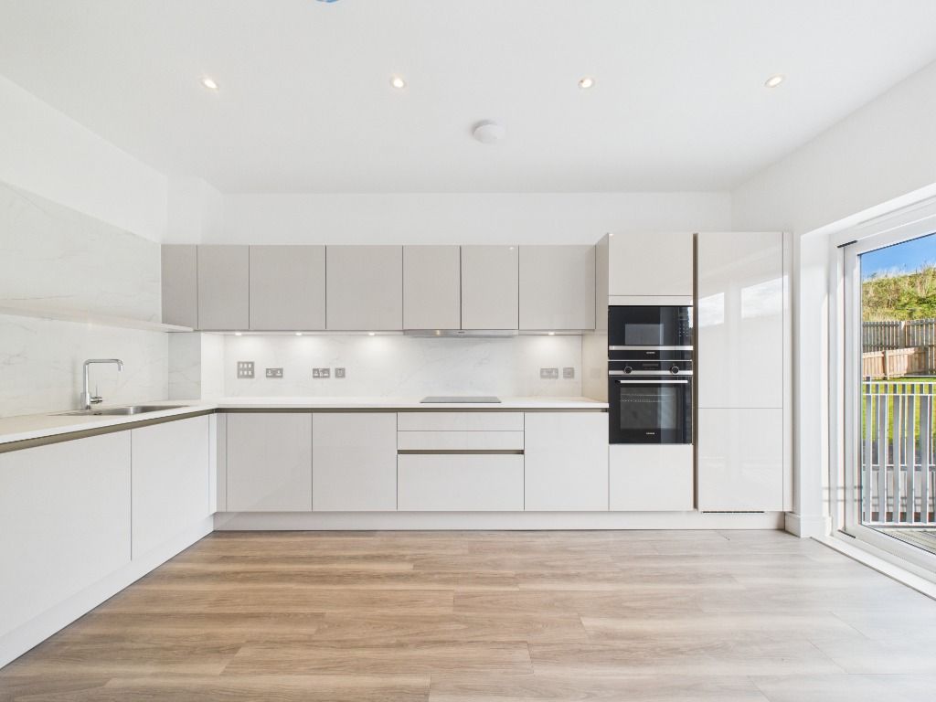 Property photo 3 of 27