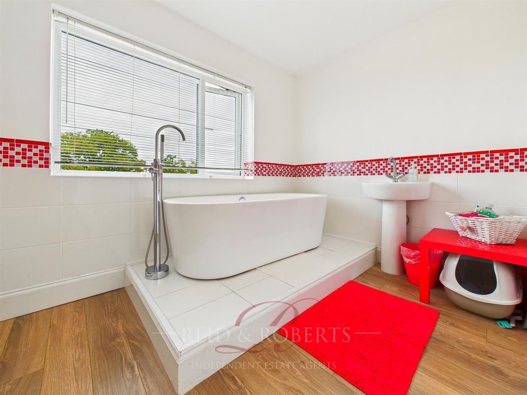 Property photo 3 of 37 Cam04884G0-Pr0078-Still001.Jpg