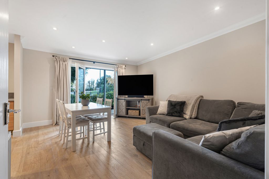 Property photo 3 of 27 Reception