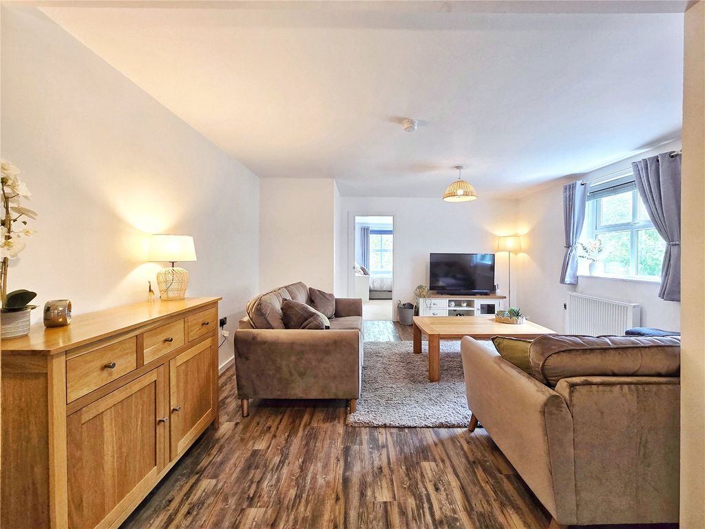 Property photo 2 of 22 Lounge