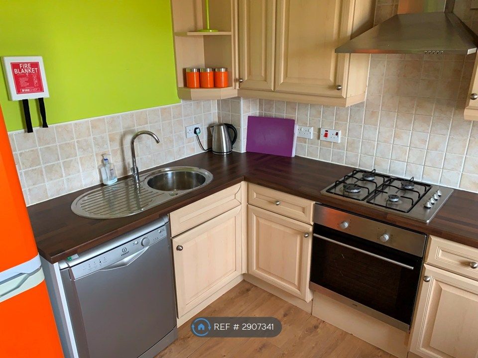 Property photo 3 of 25 Kitchen