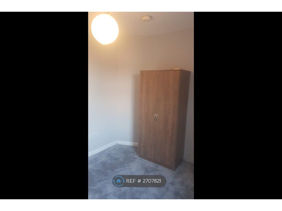 Property photo 2 of 9 Room 5