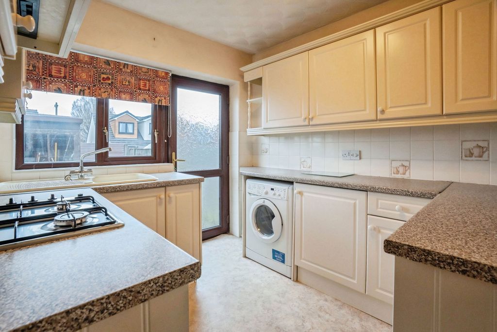 Property photo 2 of 31