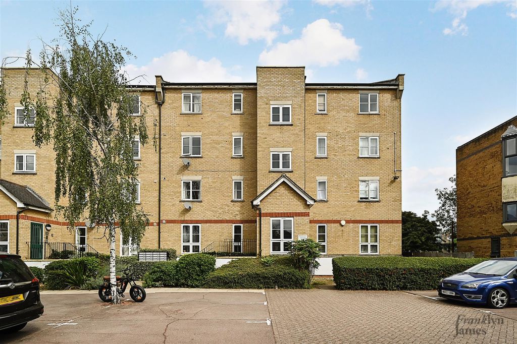 Property photo 1 of 12 Wheat Sheaf Close (11).Jpg