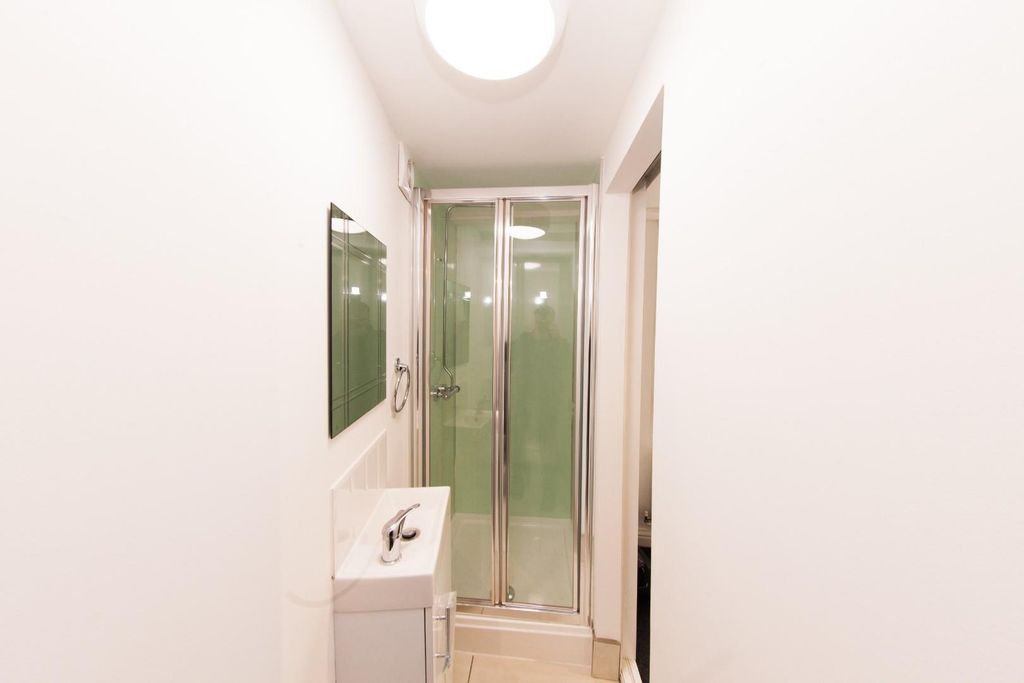 Property photo 2 of 8 2Powellsrowrm3 (1).Jpg