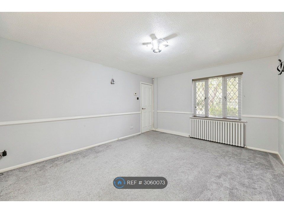 Property photo 3 of 13 Living Room