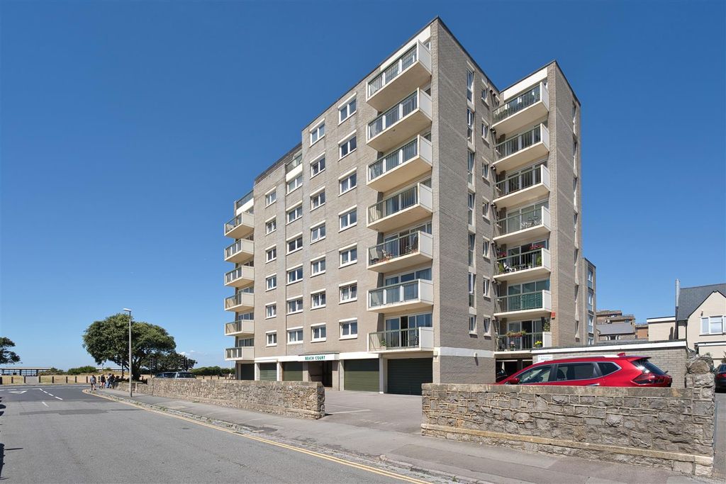 Property photo 2 of 19 Front Of Building