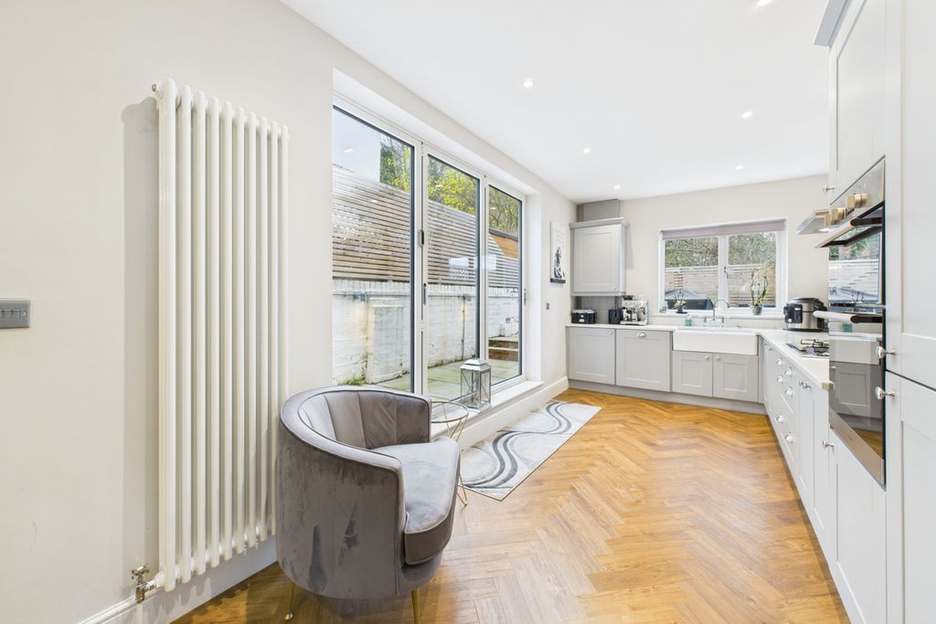 Property photo 3 of 27 Kitchen