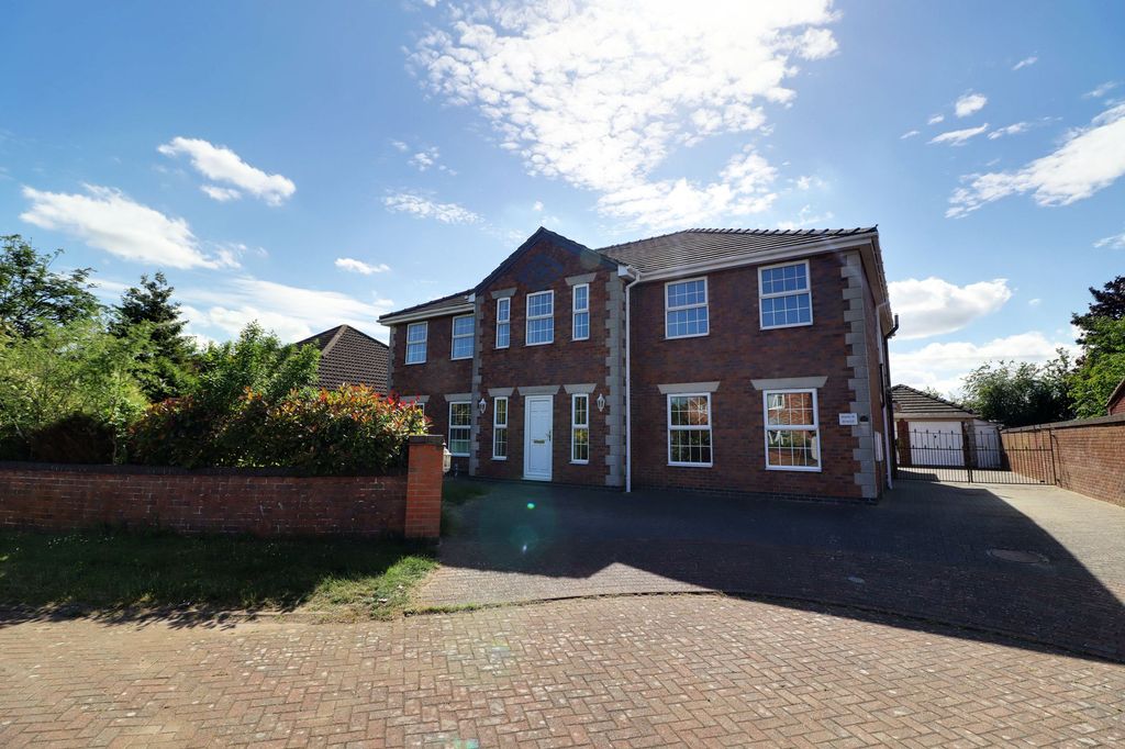 Property photo 1 of 40